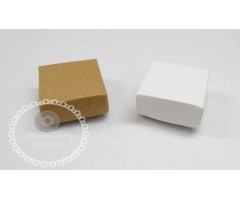 Κουτί χάρτινο τετράγωνο σε λευκό ή kraft
